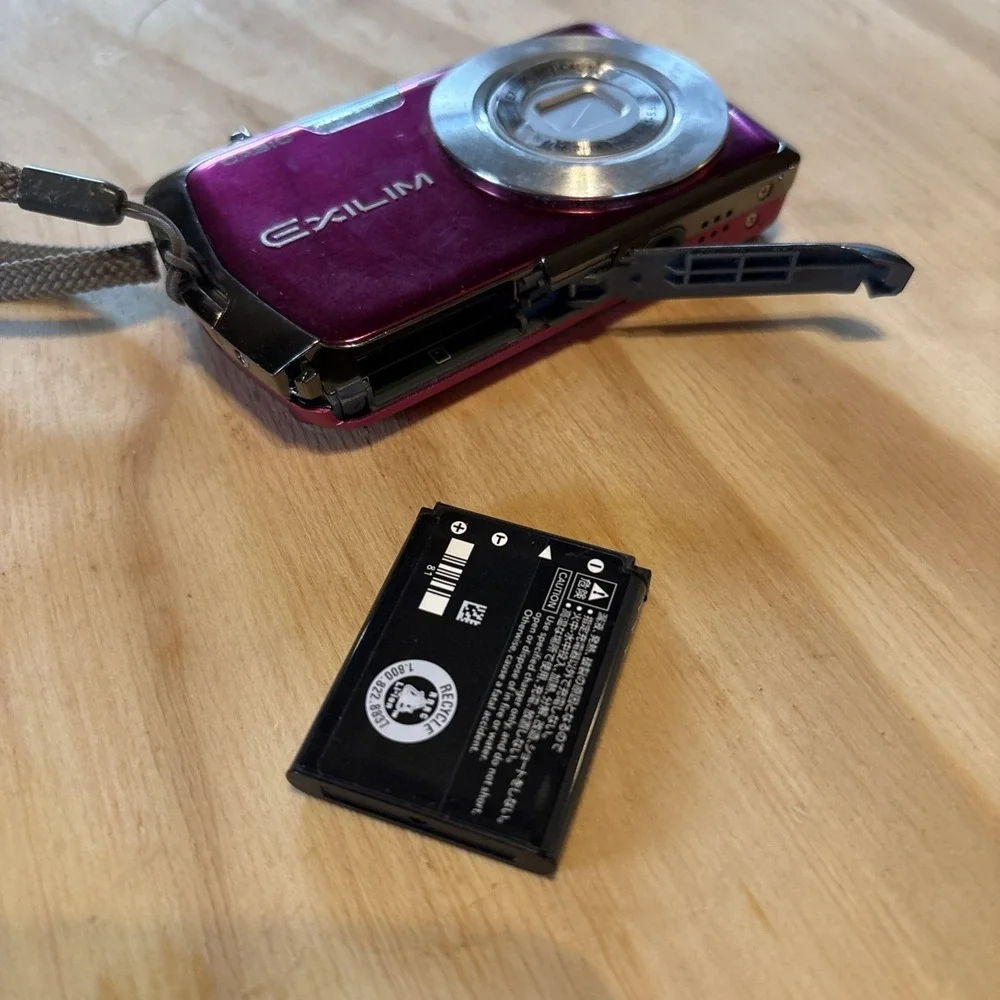 Casio Exilim EX-S5 10.1MP Compact Digital Camera - Pink - Parts Or Repair Only